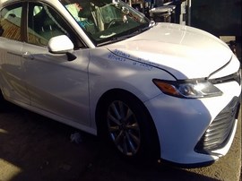 2018 TOYOTA CAMRY, WHITE, LE, 2.5L, AT,  Z24927